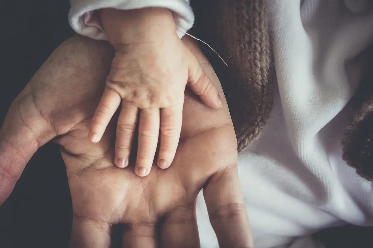 手首の膨らみと子供の数の関係は?昔遊んだことある人へ!